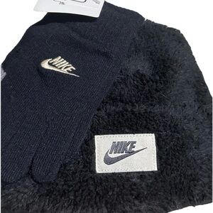 Kids Nike Black hat and gloves 2pc set NWT